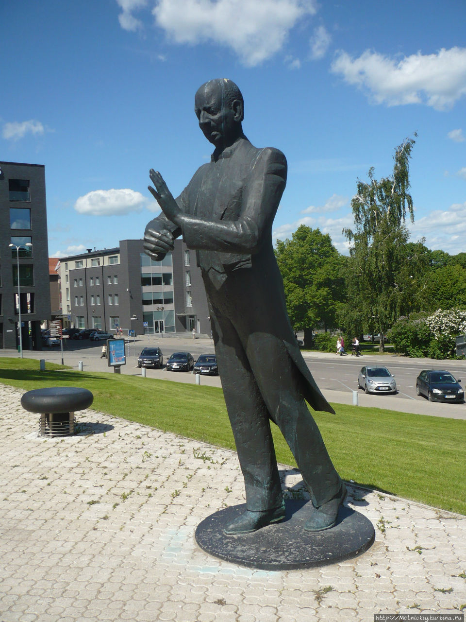 Памятник Эдуарду Тубину Тарту, Эстония