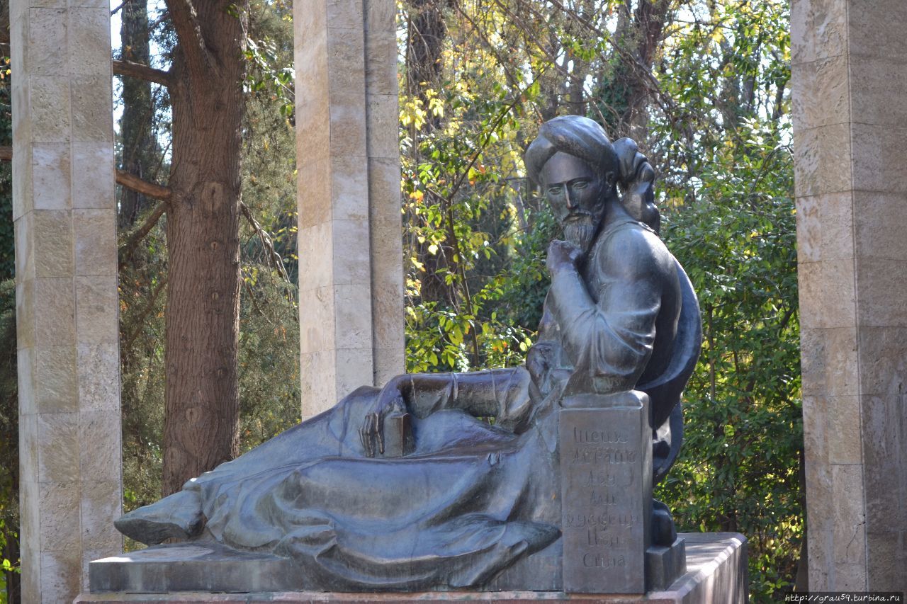 Памятник Авиценне / The Monument To Avicenna