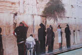 Стена Плача — фото стена во дворе Синагоги.