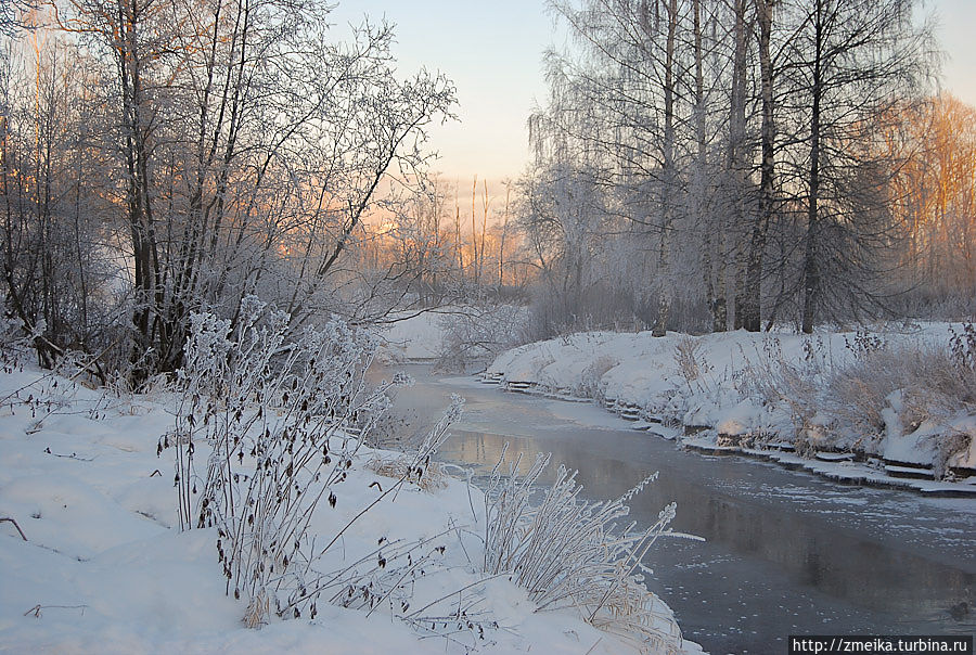 Сказочный пейзаж, даже не скажешь, что буквально за рамкой кадра уже стоят жилые дома. Сказочный пейзаж, даже не скажешь, что буквально за рамкой кадра уже стоят жилые дома.