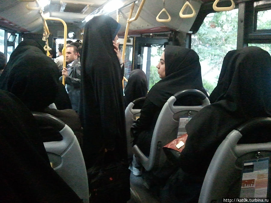 Женская часть автобуса в Эсфахане Иран