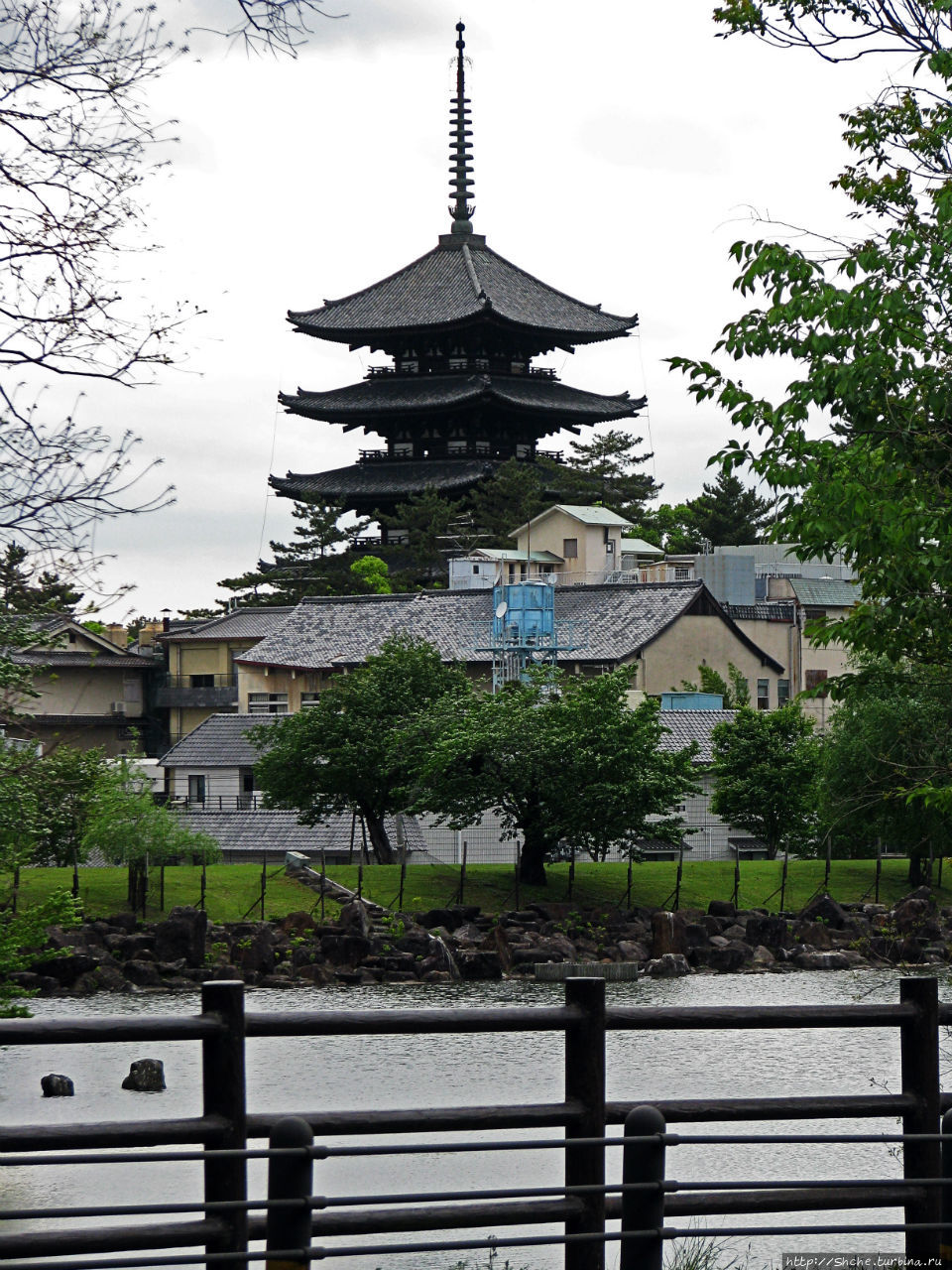 Нара — современный макияж на морщинистом лице старой столицы Нара, Япония