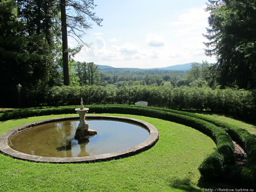 Это, например, кусочек итальянского сада с фонтаном Стокбридж, CША