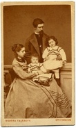 Вильгельмина и Вальтер фон Халльвиль с детьми (фото из интернета)
