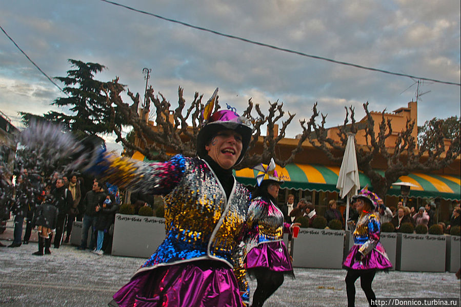 в этот момент нас основательно обкатили дождем конфетти... это последнее что я увидел за секунду до этого... в этот момент нас основательно обкатили дождем конфетти... это последнее что я увидел за секунду до этого...