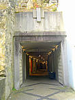 Этот тоннель в Нижнем городе выводит к городскому лифту