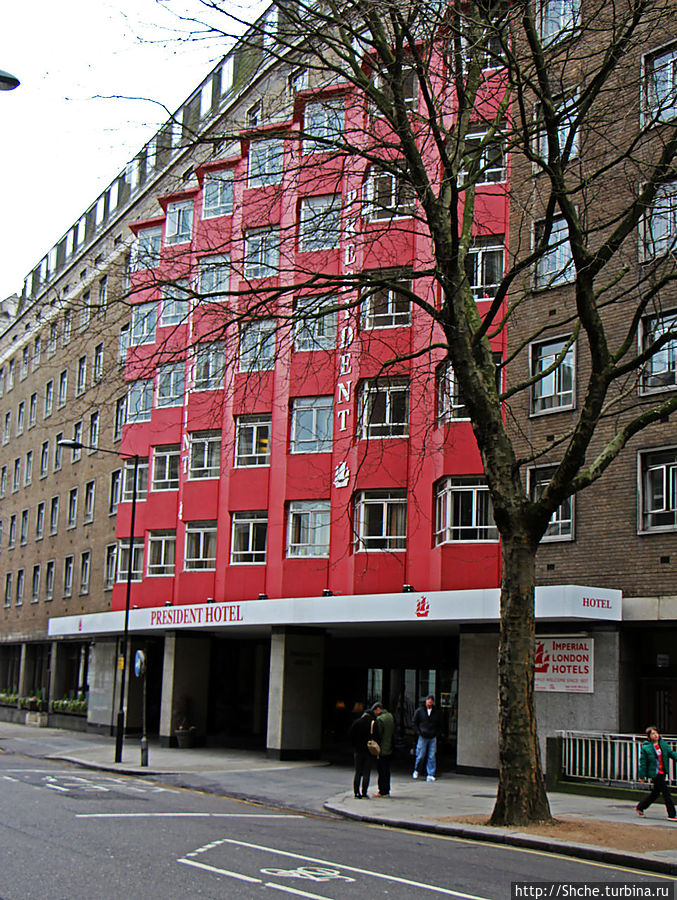 Внешний вид. Красный фасад появился недавно, даже на оффсайте еще фото серого фасада Лондон, Великобритания