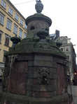 Фонтан на площади Сторторгет был построен в 1773-1776 годах вместе со зданием Биржи по проекту архитектора Эрика Палмстедта.