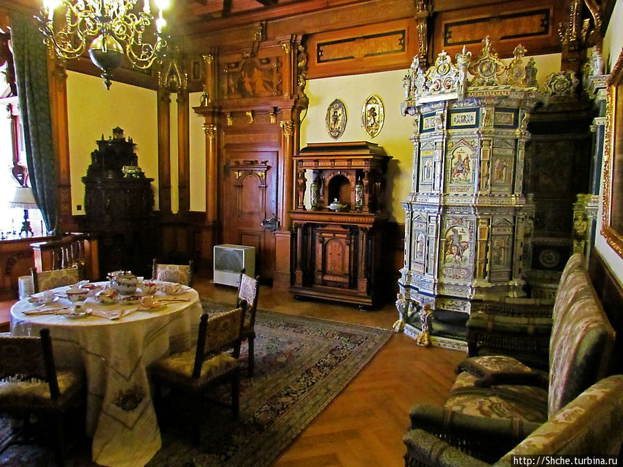 Дпальне общая с королевой гостинная. Здесь подавался завтрак только для семьи с детьми Синая, Румыния