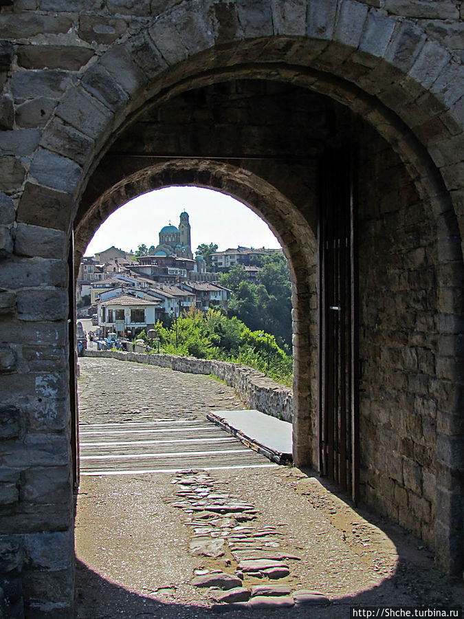 первые ворота, тут предьявляем купленные билеты первые ворота, тут предьявляем купленные билеты