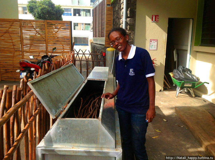 В школьном дворе Сен-Дени, Реюньон В школьном дворе Сен-Дени, Реюньон