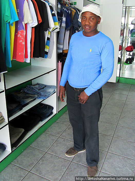Продавец из модного бутика. Манзини, Свазиленд