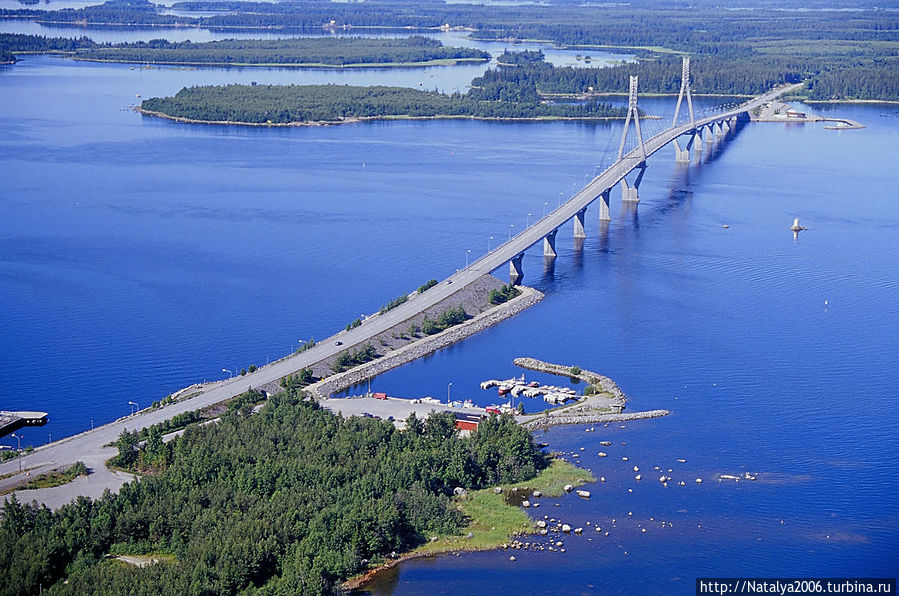 Мост на остров Реплот (архипелаг Кваркен). Мост на остров Реплот (архипелаг Кваркен).