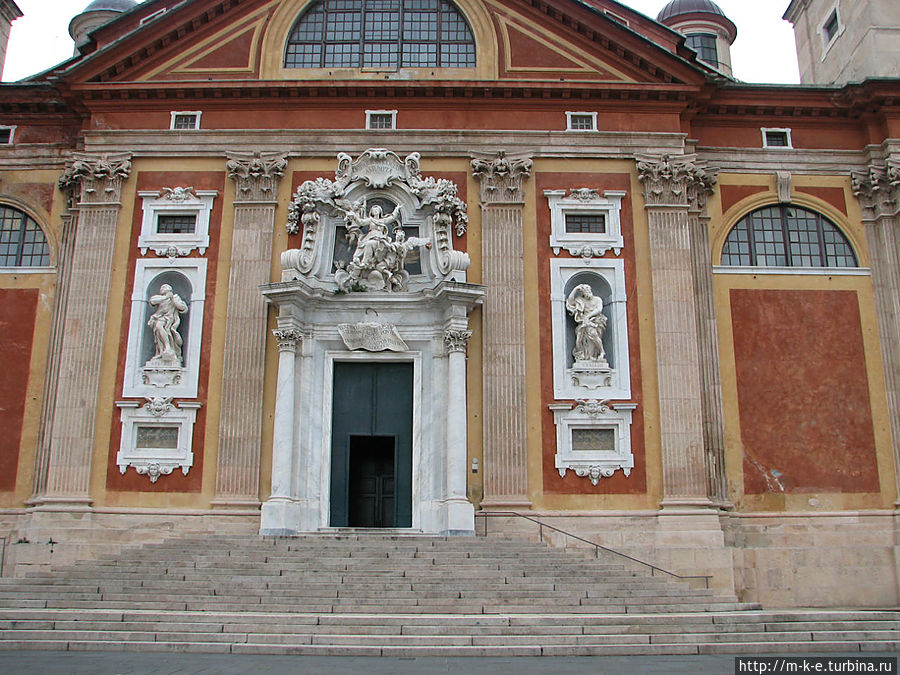 статуи апостолов Петра и Павла. Генуя, Италия