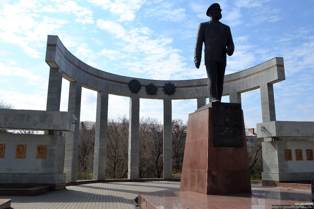 Памятник Басану Бадьминовичу Городовикову / Monument Basano Badminovich Gorodovikov