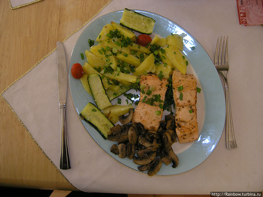 Лосось с шампиньонами и печеные мини-цукини Норт-Адамс, CША Лосось с шампиньонами и печеные мини-цукини Норт-Адамс, CША