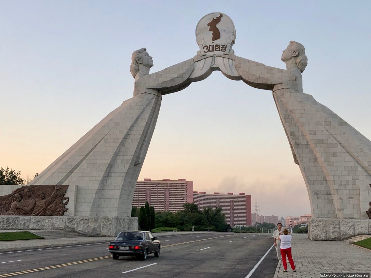 Арка Воссоединения (Северной и Южной Кореи) Пхеньян, КНДР