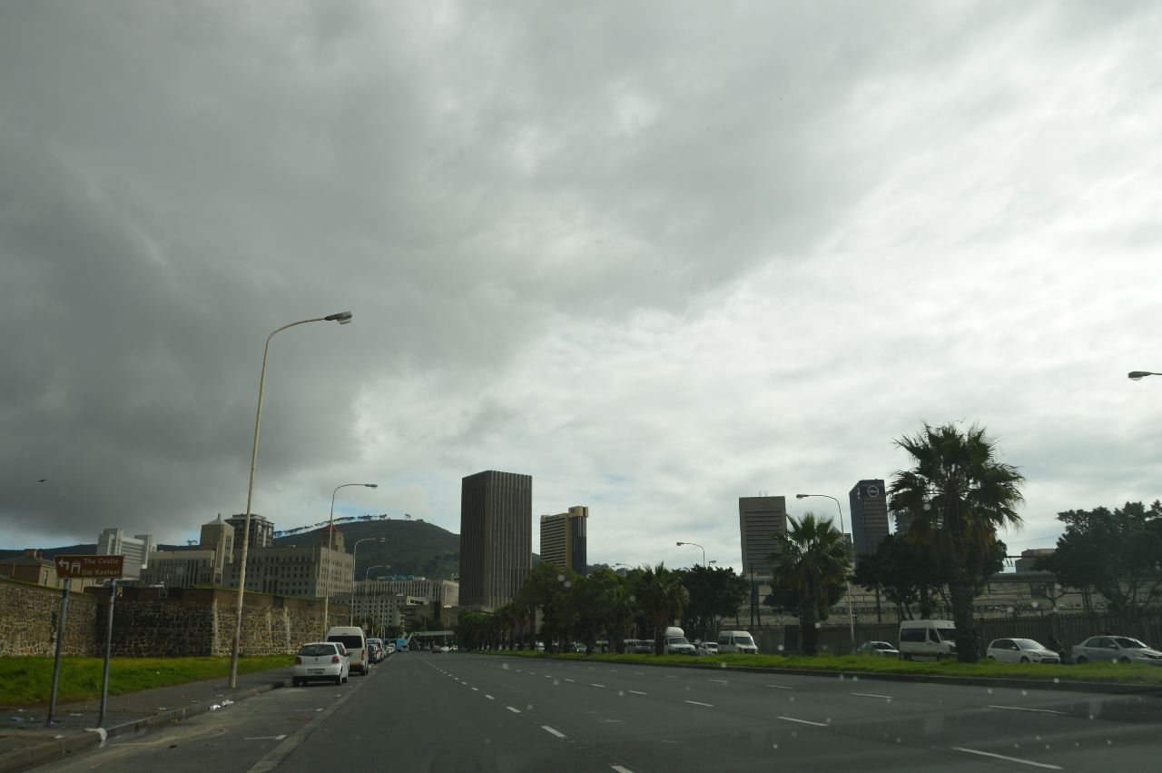 Сигнальный холм — вдали. Кейптаун, ЮАР