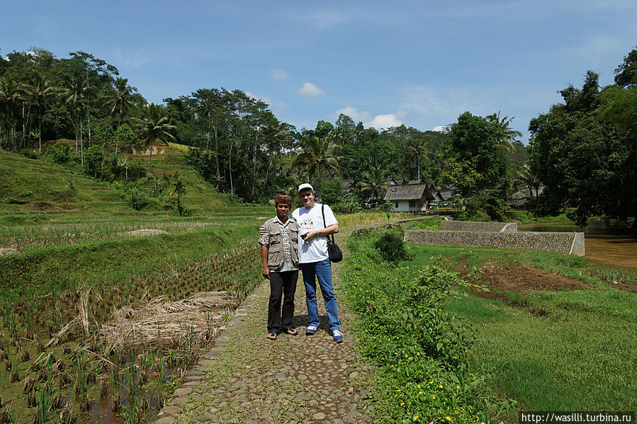 Всезнающий местный гид. Всезнающий местный гид.