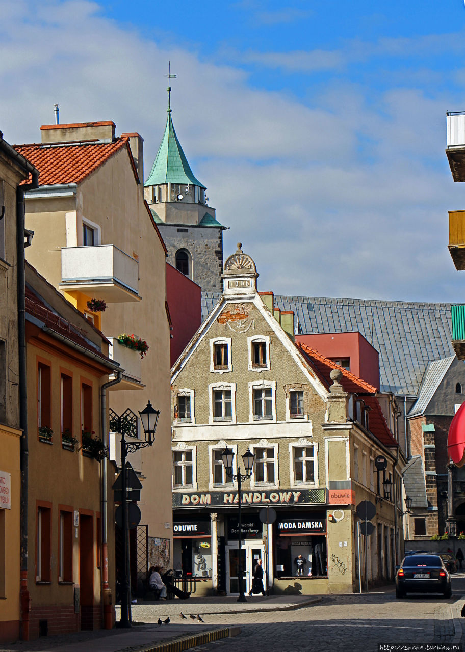 Замок, ратуша, площадь Рынок - обычный польский городок Явор