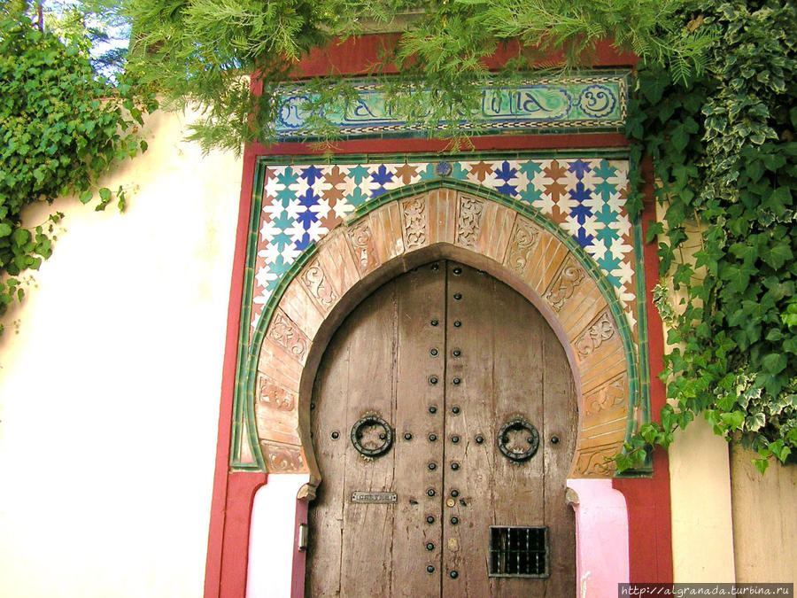 Прогулки по Альбайсину Гранада, Испания Прогулки по Альбайсину Гранада, Испания