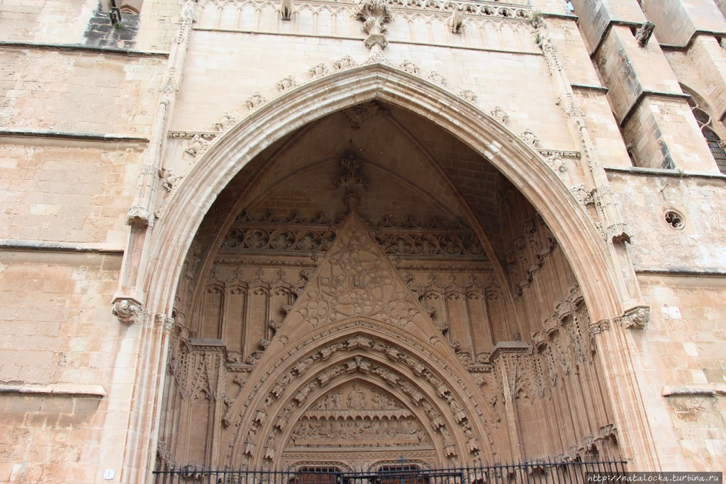 Кафедральный собор города Пальма-де-Майорка. Пальма-де-Майорка, остров Майорка, Испания