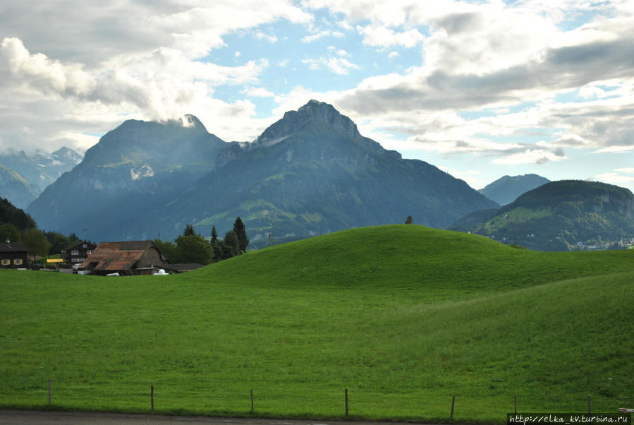 Зеленые луга у поселка Моршах Бруннен, Швейцария