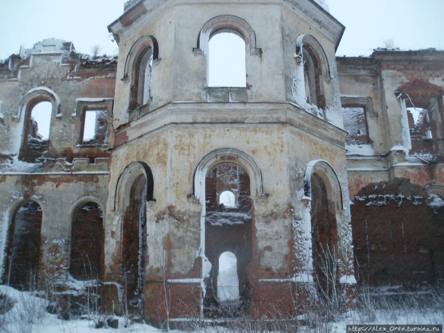 Остатки прежней роскоши Гостилицы, Россия