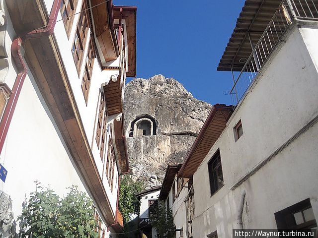 Город у подножия гробниц Амасья, Турция Город у подножия гробниц Амасья, Турция