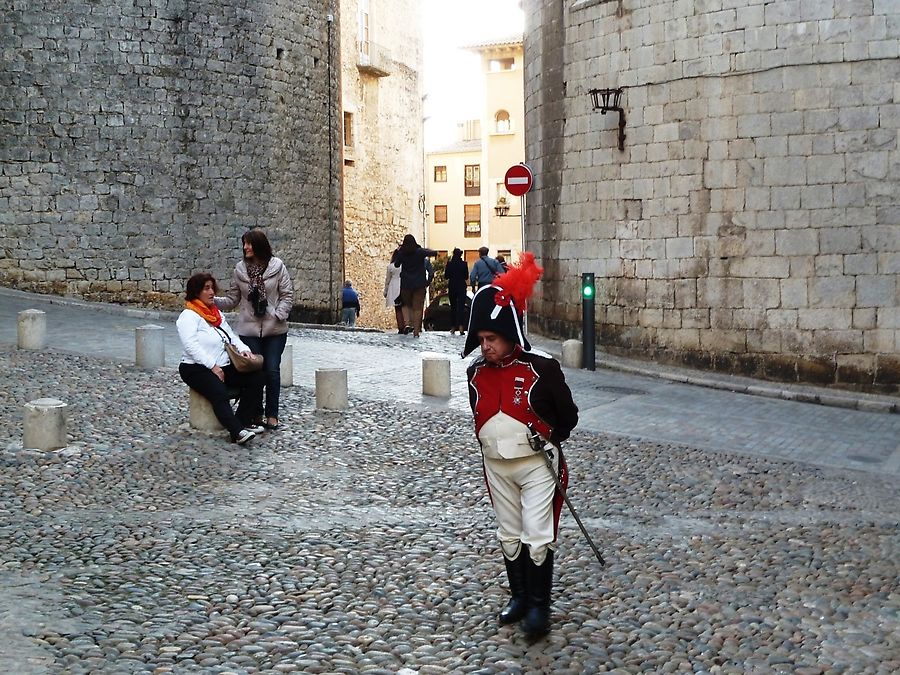 У выставки оловянных солдатиков У выставки оловянных солдатиков