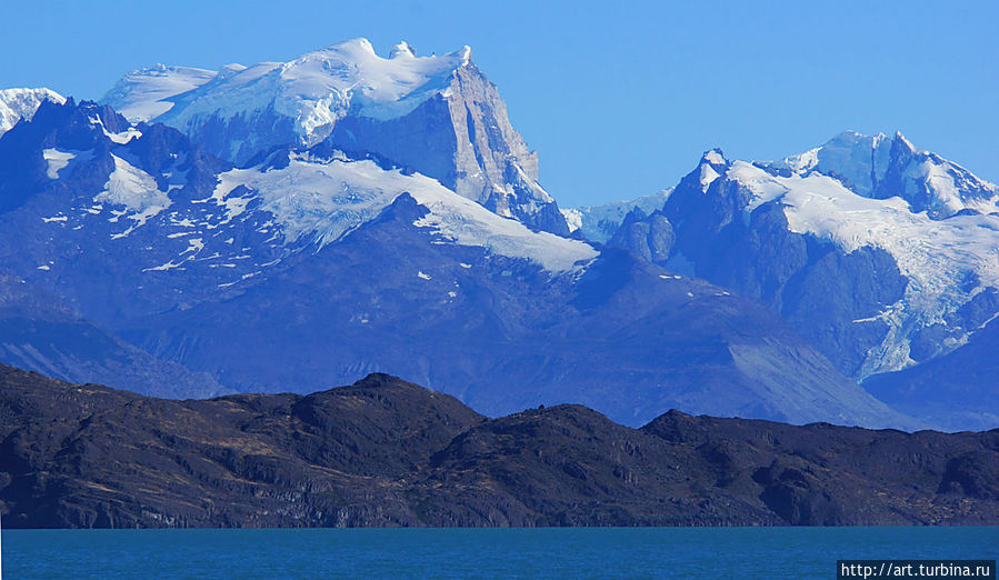 по очень живописным рукавам, которые подходят непосредственно к ледникам Эль-Калафате, Аргентина