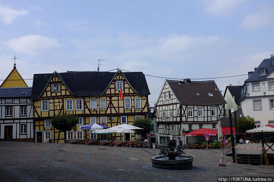 Рыночная площадь Линц-на-Рейне, Германия