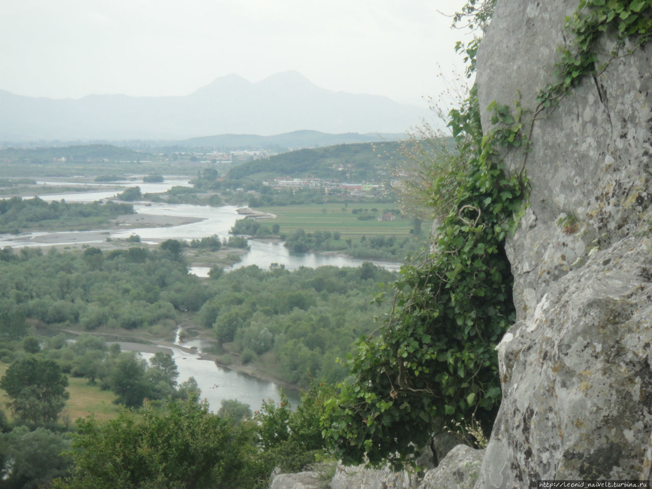 Шкодер. Замурованные женщины и герои, разлитые по бутылкам Шкодер, Албания Шкодер. Замурованные женщины и герои, разлитые по бутылкам Шкодер, Албания