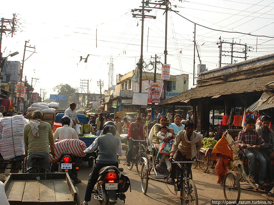 Безумное движение в Варанаси Варанаси, Индия