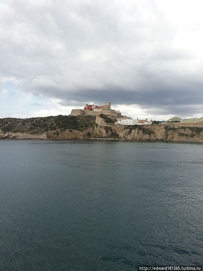Вид на крепость с моря. Ибица, остров Ибица, Испания