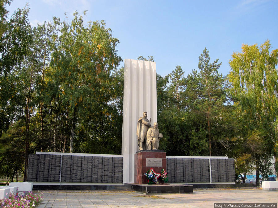 ...памятник искитимцам, погибшим в Великой Отчественной войне... Искитим, Россия