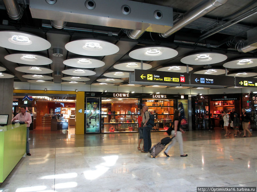 Аэропорт Мадрид-Барахес (Aeropuerto de Madrid-Barajas) Мадрид, Испания