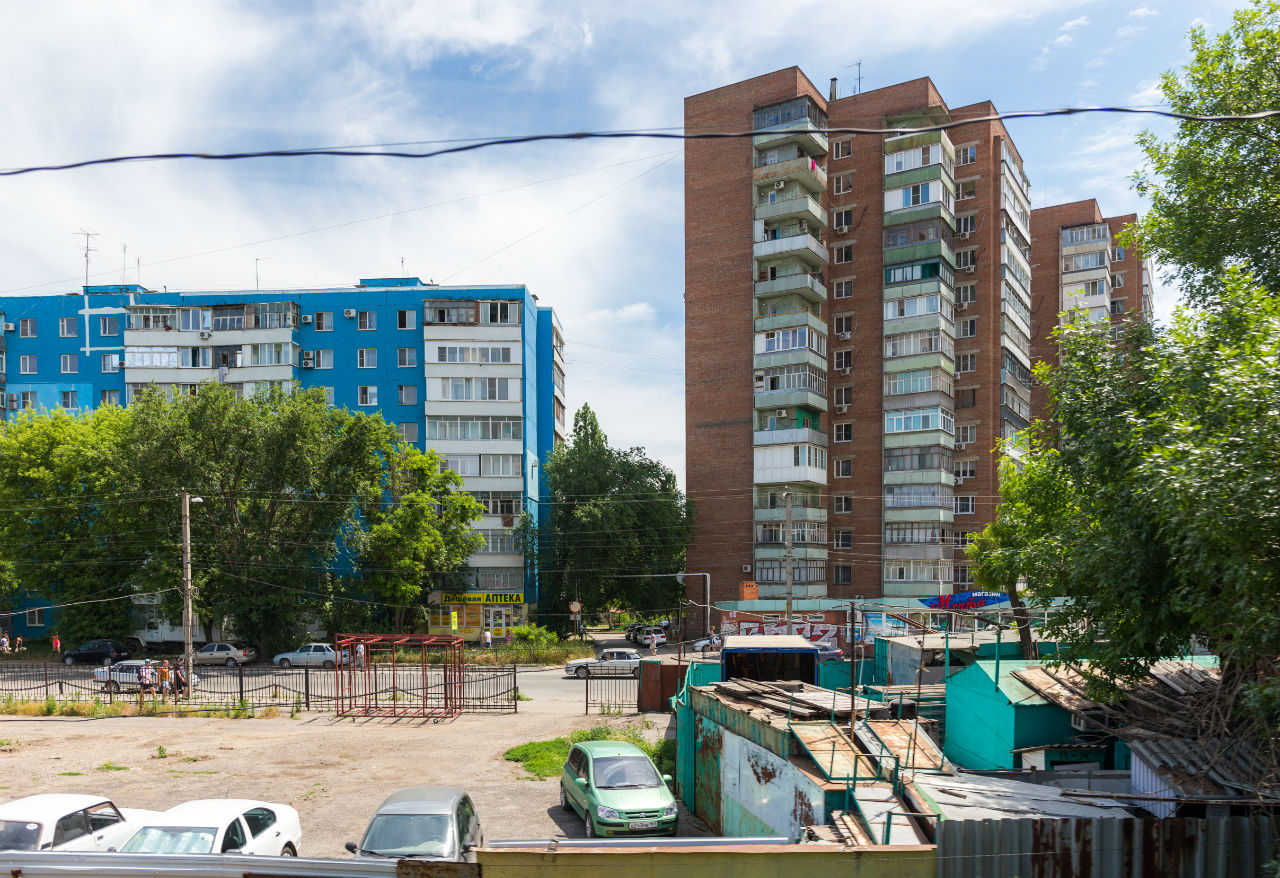 Здесь многоэтажки и обширный частный сектор. Таганрог, Россия