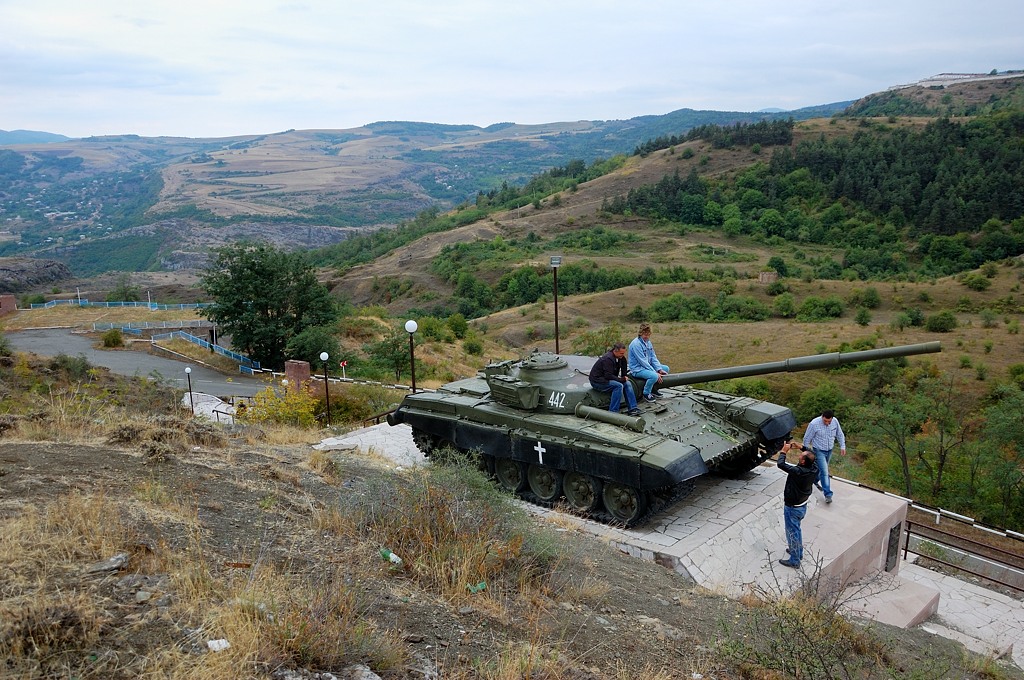 Танк-памятник Т-72