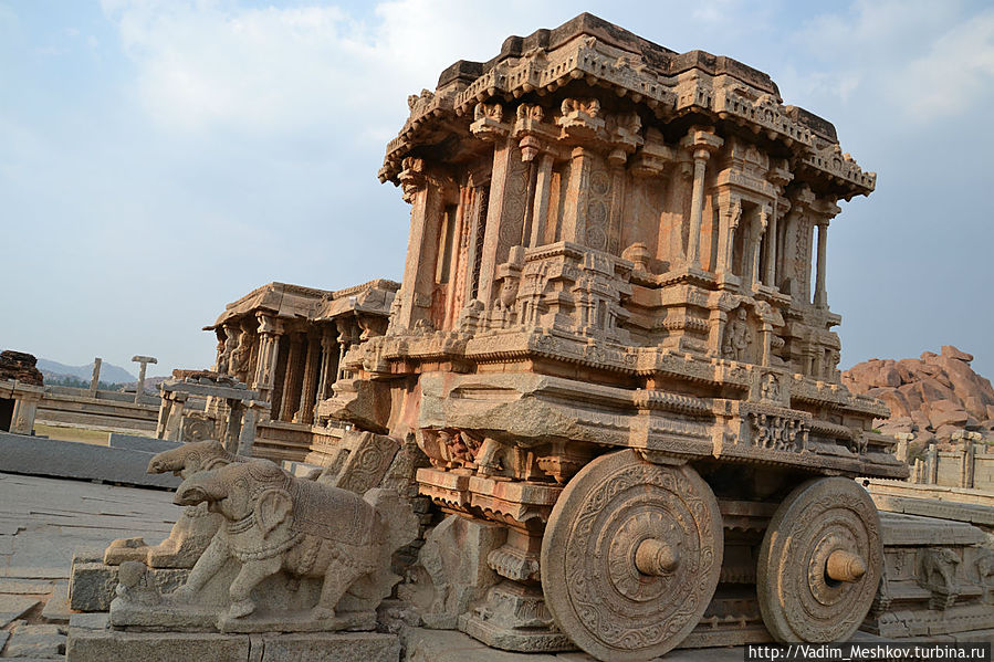 Карета из камня — одна из главных достопримечательностей Хампи Хампи, Индия