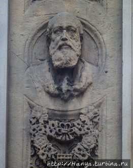 Темпл-Бар-Мемориал в Лондоне. Медальон-портрет лорда-мэра сэра Фрэнсиса Уайета Траскотта (1824-1895, мэр Лондона, 1879-1880). Фото из интернета, Лондон, Великобритания