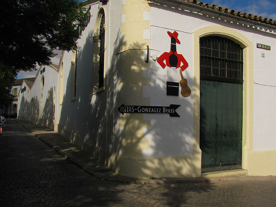 Будь у нас чуть больше времени, обязательно сюда заглянули бы. Будь у нас чуть больше времени, обязательно сюда заглянули бы.