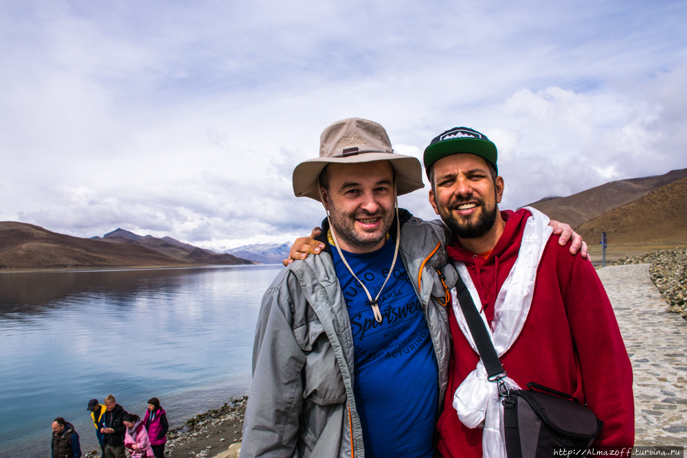 Андрей Алмазов в и Владислав Ермолин Тибете Озеро Ямдрок, Китай Андрей Алмазов в и Владислав Ермолин Тибете Озеро Ямдрок, Китай