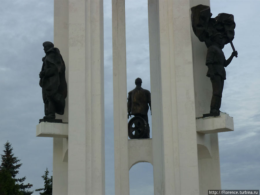 Фрагмент монумента на Покровской горе Брянск, Россия