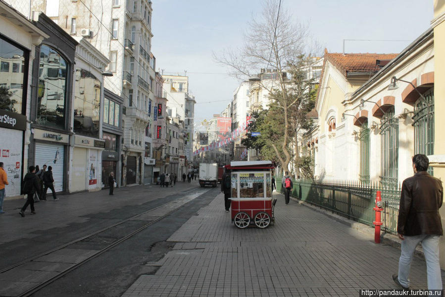 начало бульвара Истикляль Стамбул, Турция