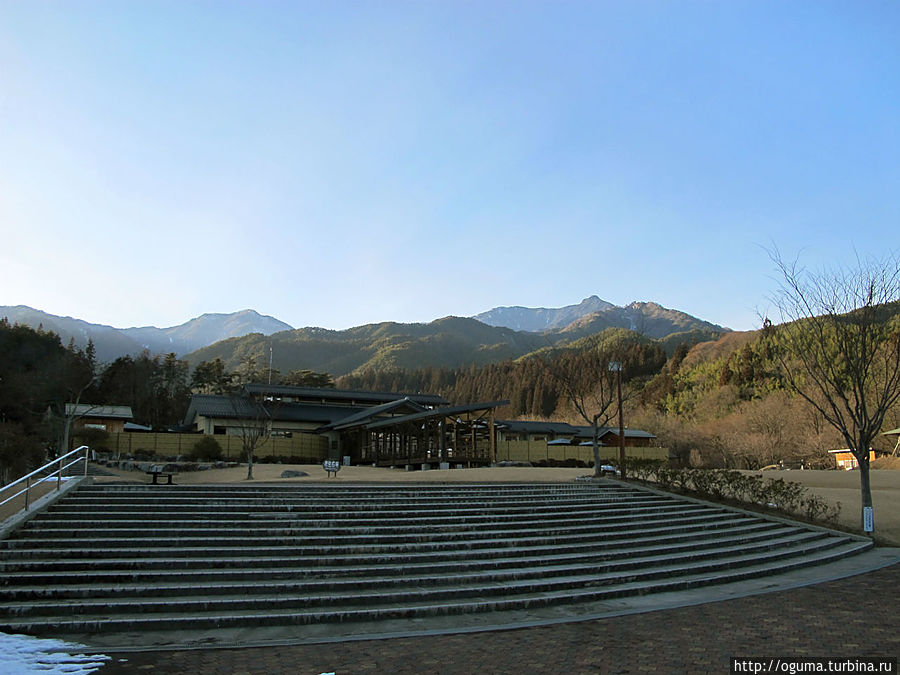 Вид на него с другой стороны Вид на него с другой стороны