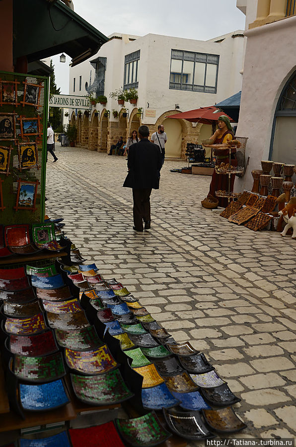 И каждый год жасмин парит в минувшем и грядущем лете Хаммамет, Тунис