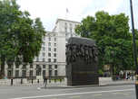 памятник женщинам-участницам Второй Мировой Войны