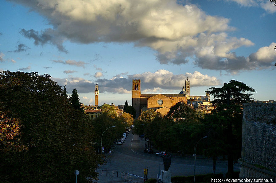 Крепость Медичи: утром, днём и вечером Сиена, Италия