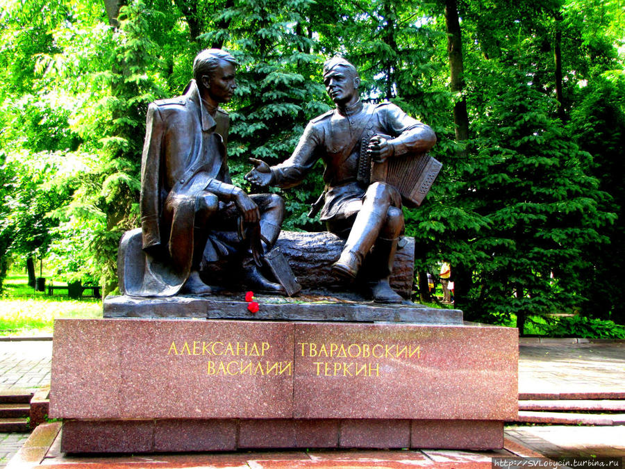 Памятник Александру Твардовскому и Василию Теркину в Смоленске Смоленск, Россия